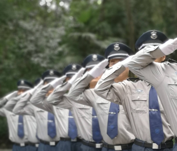 物業(yè)保安是物業(yè)管理中維護(hù)小區(qū)、商業(yè)綜合體、寫(xiě)字樓等場(chǎng)所公共安全和秩序的重要力量